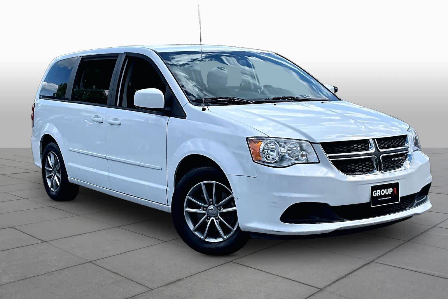 Used 2016 Dodge Grand Caravan SE FWD image 3