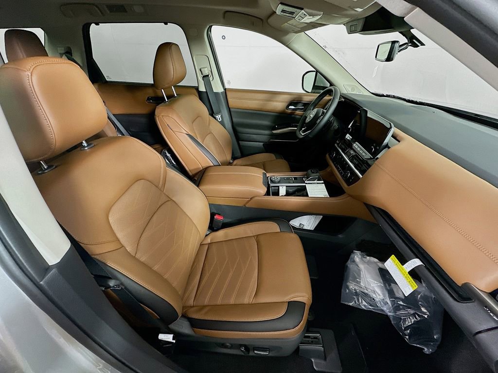 New 2025 Nissan Pathfinder Platinum w/ Black Appearance Package image 37