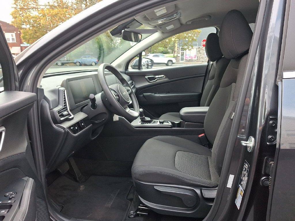 Used 2023 Kia Sportage LX AWD/4WD image 11