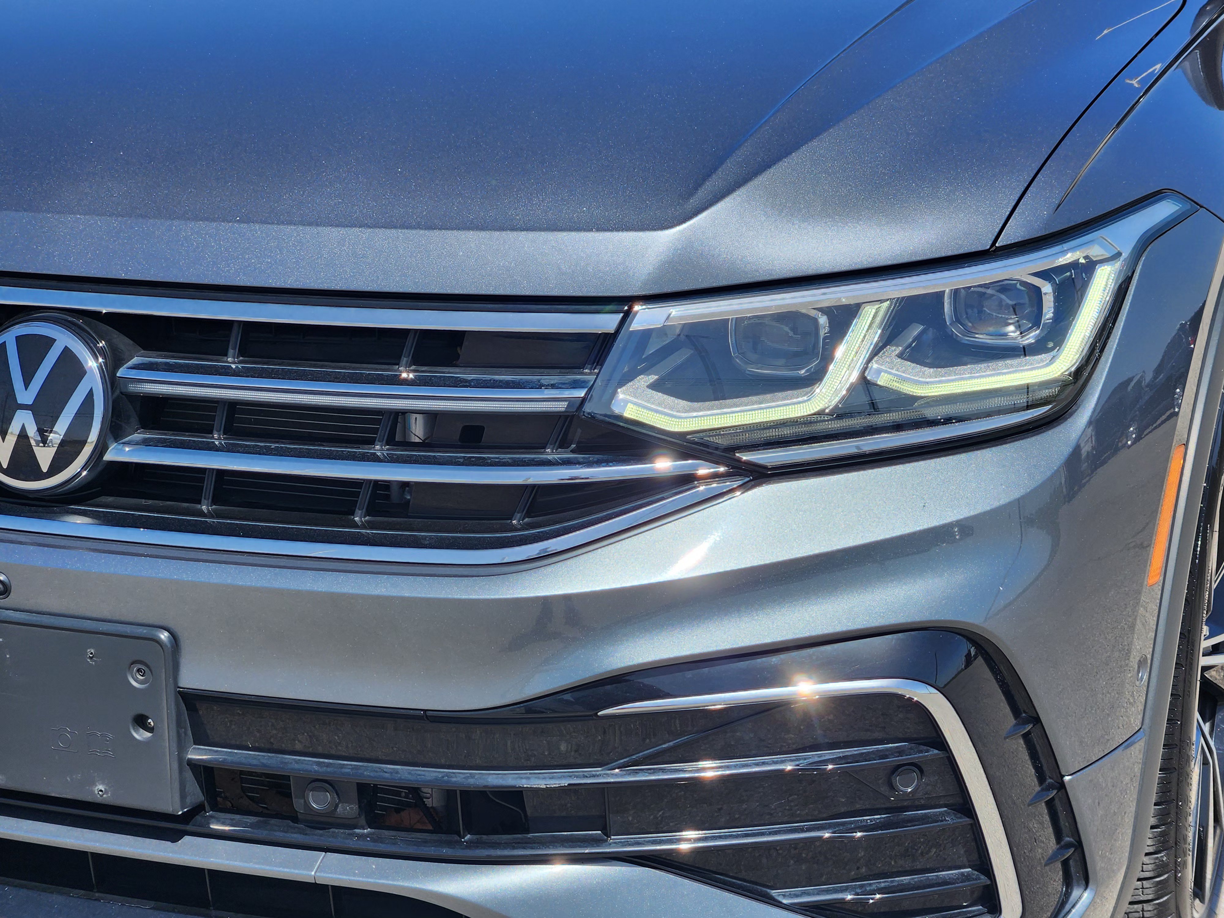 Used 2023 Volkswagen Tiguan SEL R-Line AWD/4WD image 8