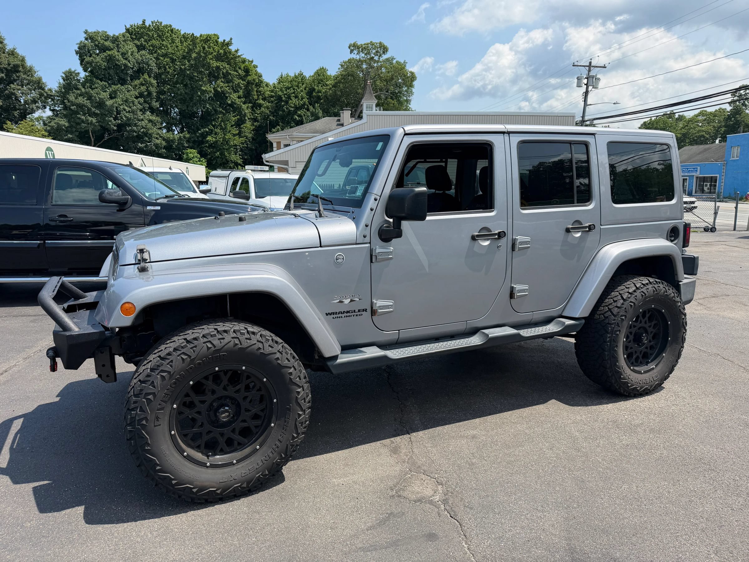 Used 2016 Jeep Wrangler Unlimited Sahara w/ Dual Top Group AWD/4WD image 2