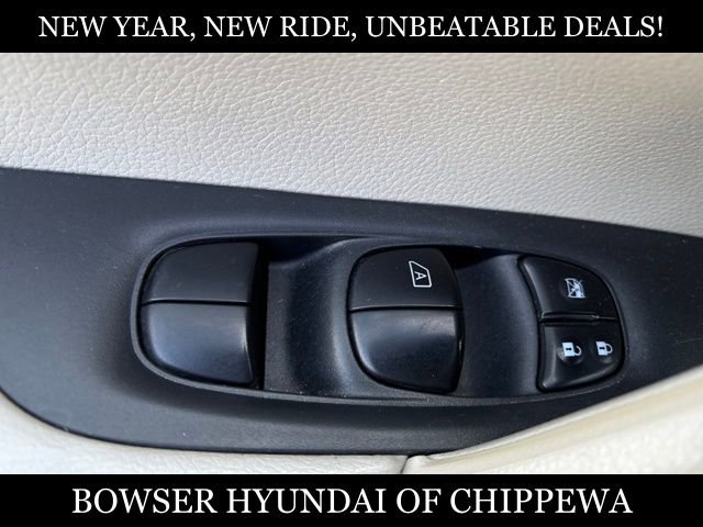 Used 2018 Nissan Rogue Sport SV image 12