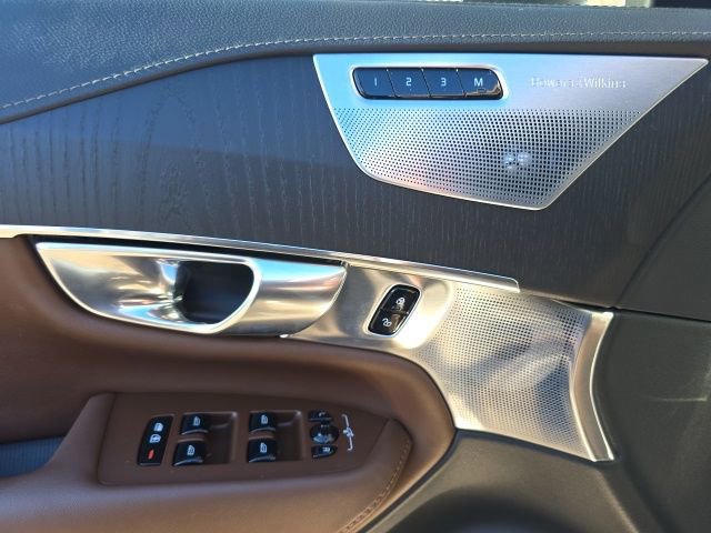 Certified 2025 Volvo XC90 B6 Ultra w/ Lounge Package image 27