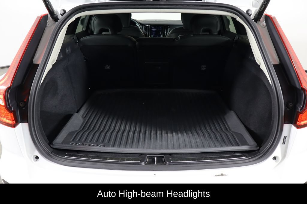 Used 2026 Volvo V60 B5 Cross Country Plus AWD/4WD image 10
