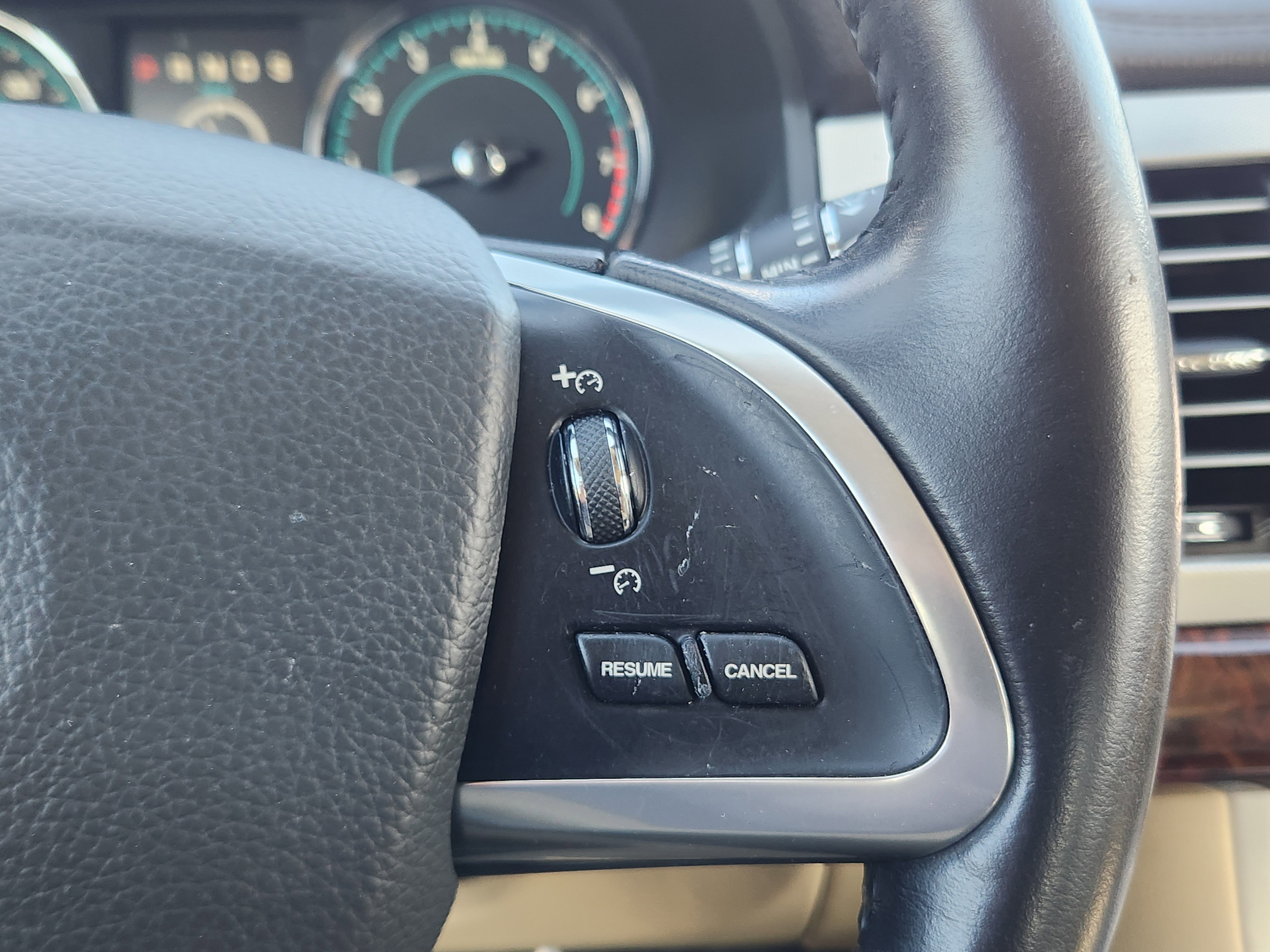 Used 2012 Jaguar XF RWD image 26