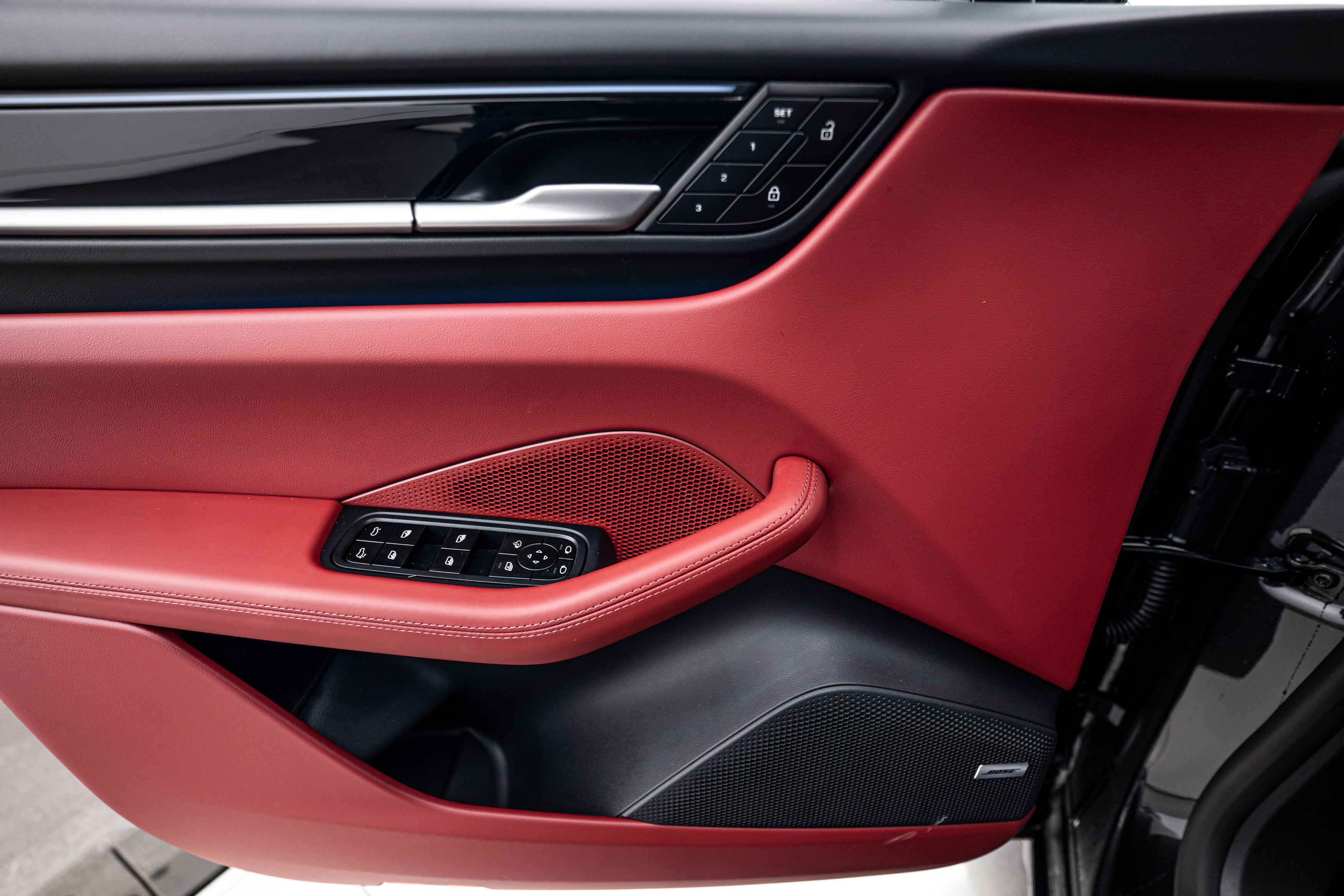 New 2025 Porsche Macan 4S Electric image 17