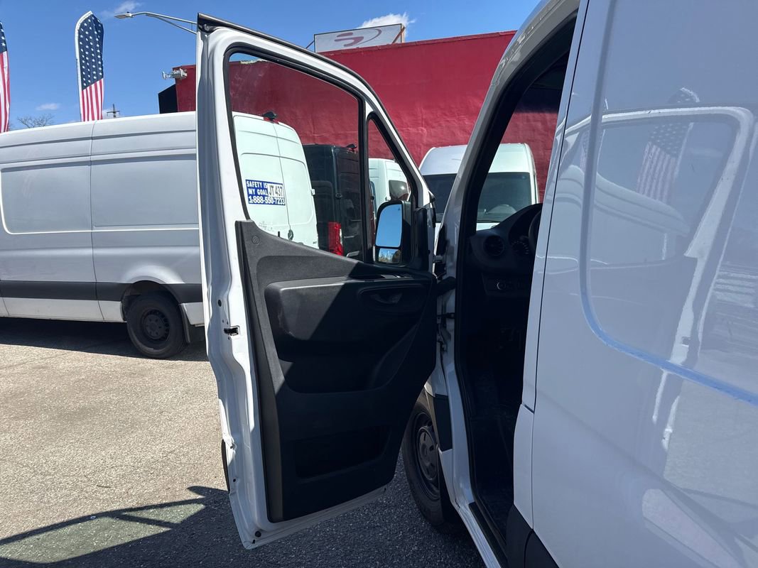 Used 2023 Mercedes-Benz Sprinter 2500 image 10