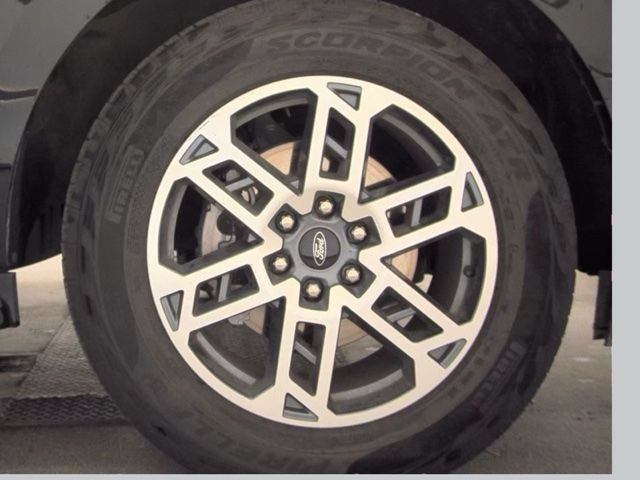 Used 2025 Ford Expedition Active AWD/4WD image 21