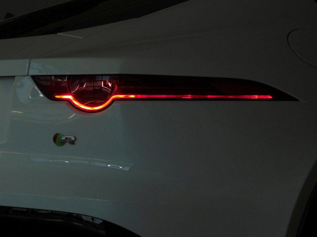 Used 2015 Jaguar F-TYPE R image 79