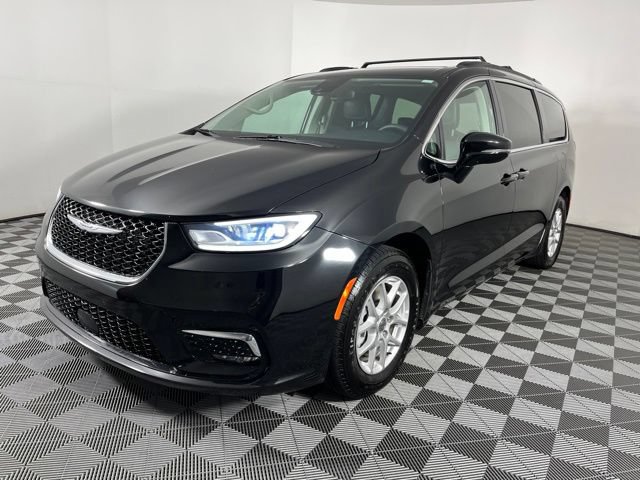 Used 2024 Chrysler Pacifica Touring-L FWD image 6