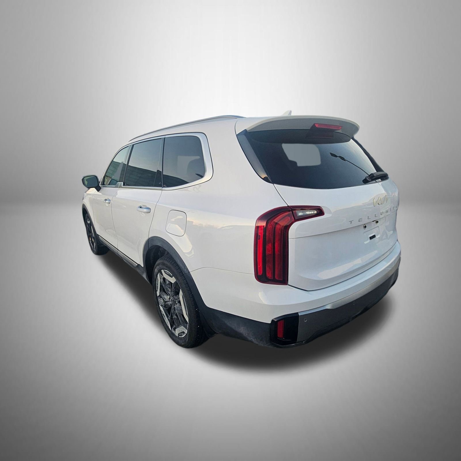 Used 2025 Kia Telluride S image 2
