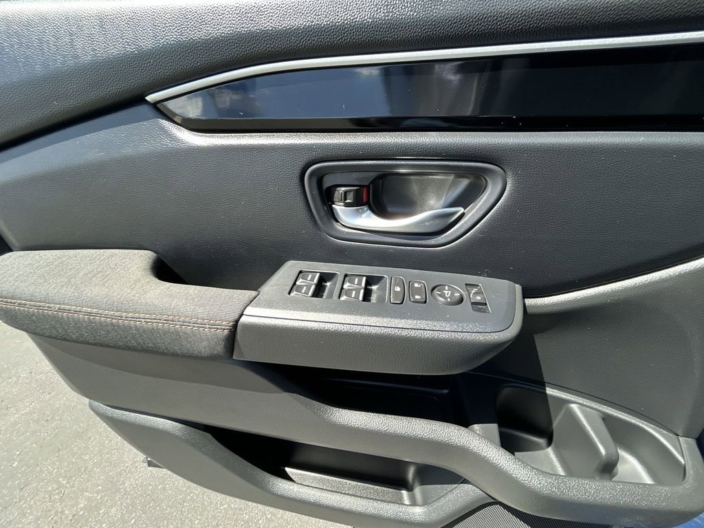 Used 2025 Honda Pilot Sport image 13