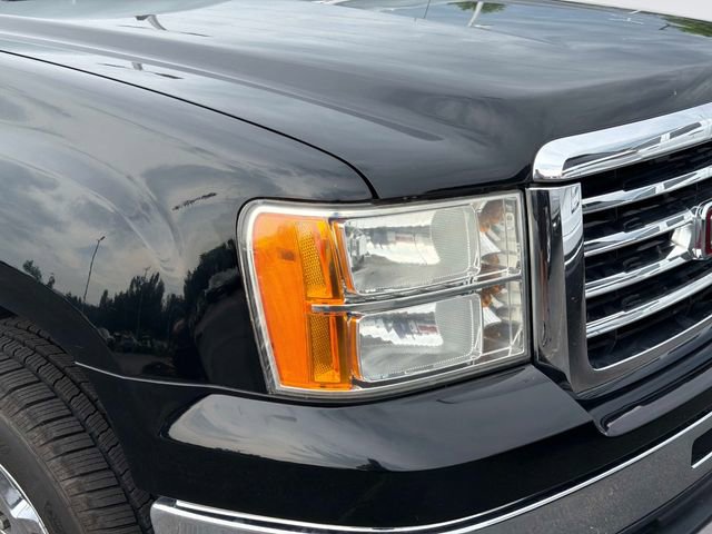 Used 2009 GMC Sierra 1500 SLT w/ All-Terrain Package AWD/4WD image 4