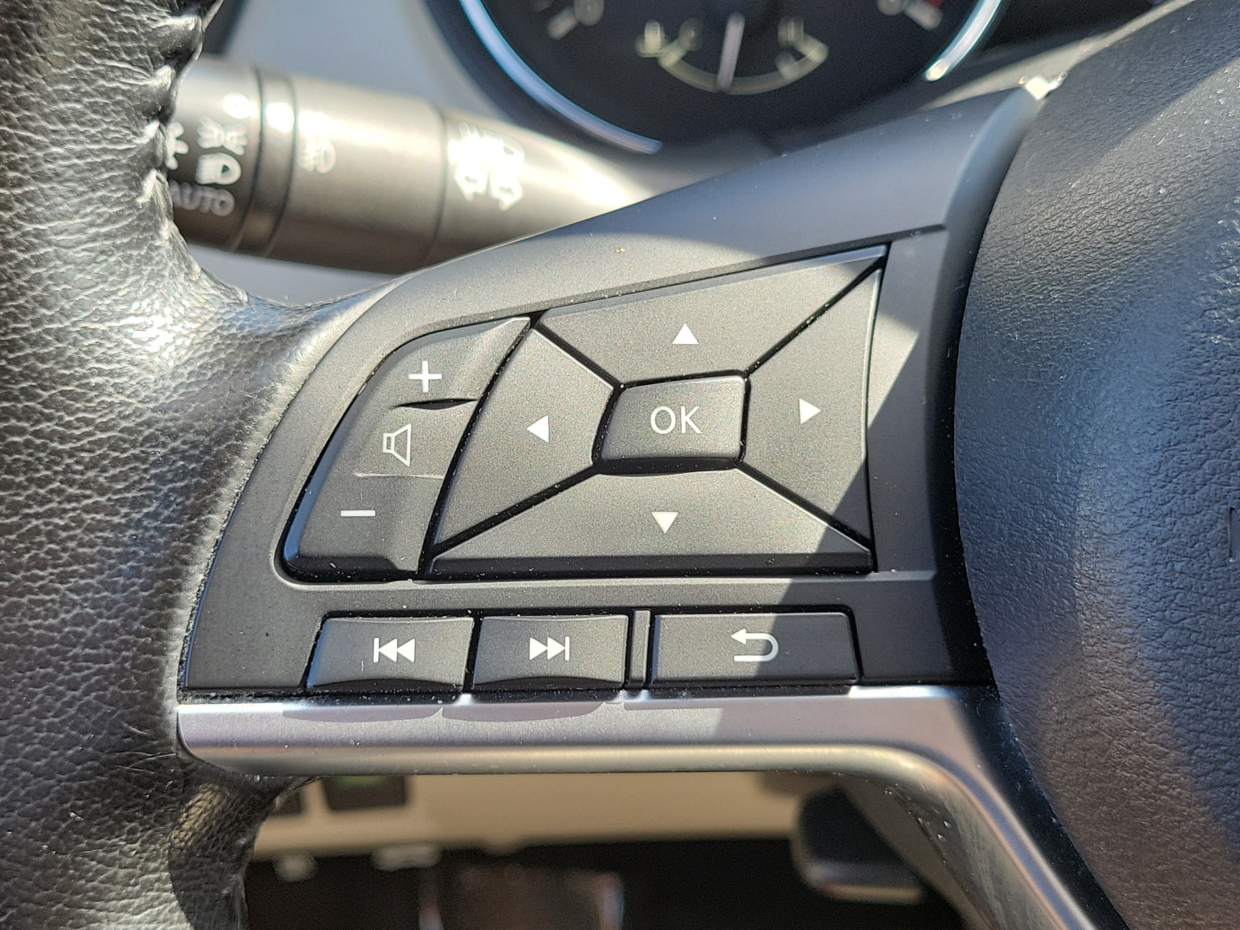 Used 2021 Nissan Rogue Sport SL w/ Premium Package FWD image 24