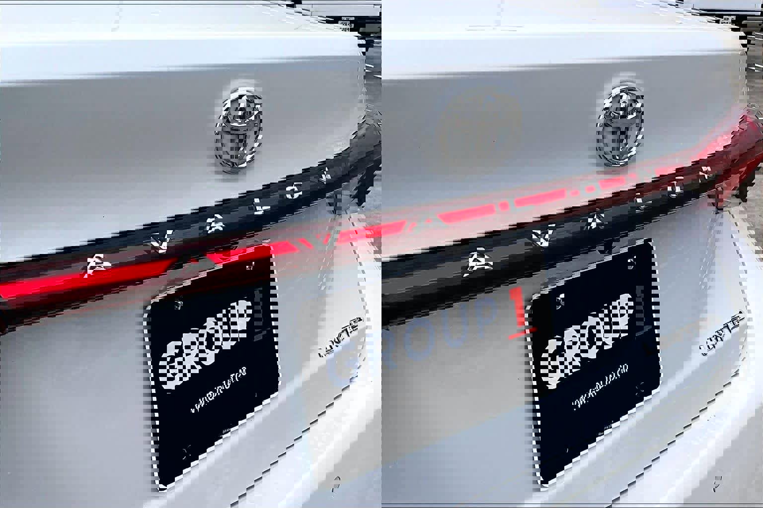 Used 2019 Toyota Avalon Limited image 29