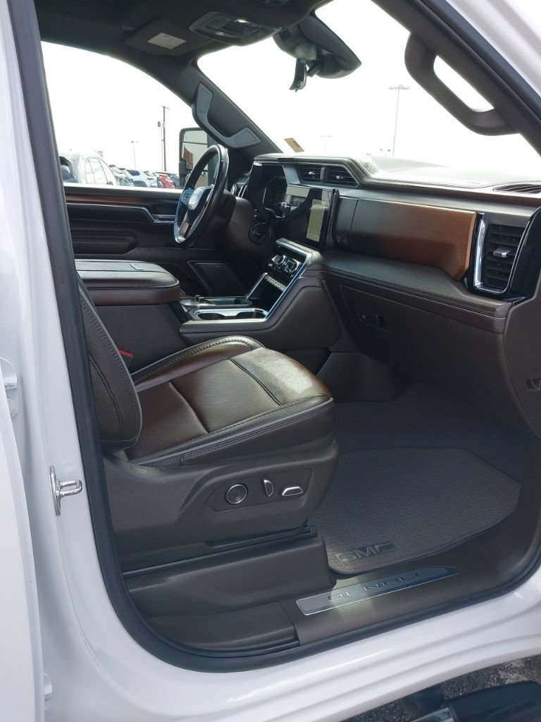 Used 2025 GMC Sierra 3500 Denali w/ Denali Reserve Package AWD/4WD image 6
