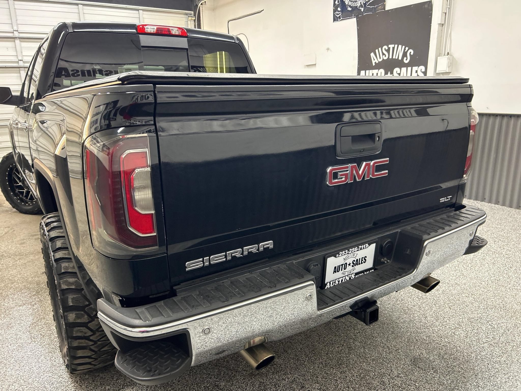 Used 2018 GMC Sierra 1500 SLT AWD/4WD image 5