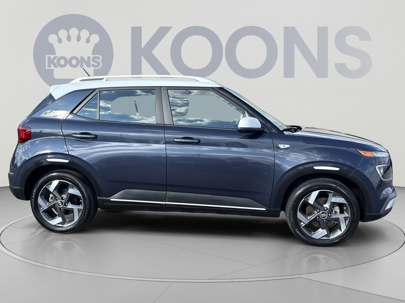 Used 2026 Hyundai Venue SEL FWD image 8