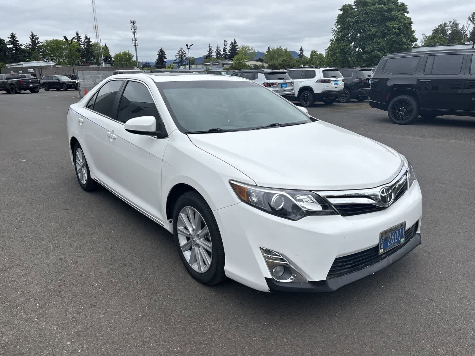 Used 2012 Toyota Camry XLE w/ Leather Pkg FWD image 6