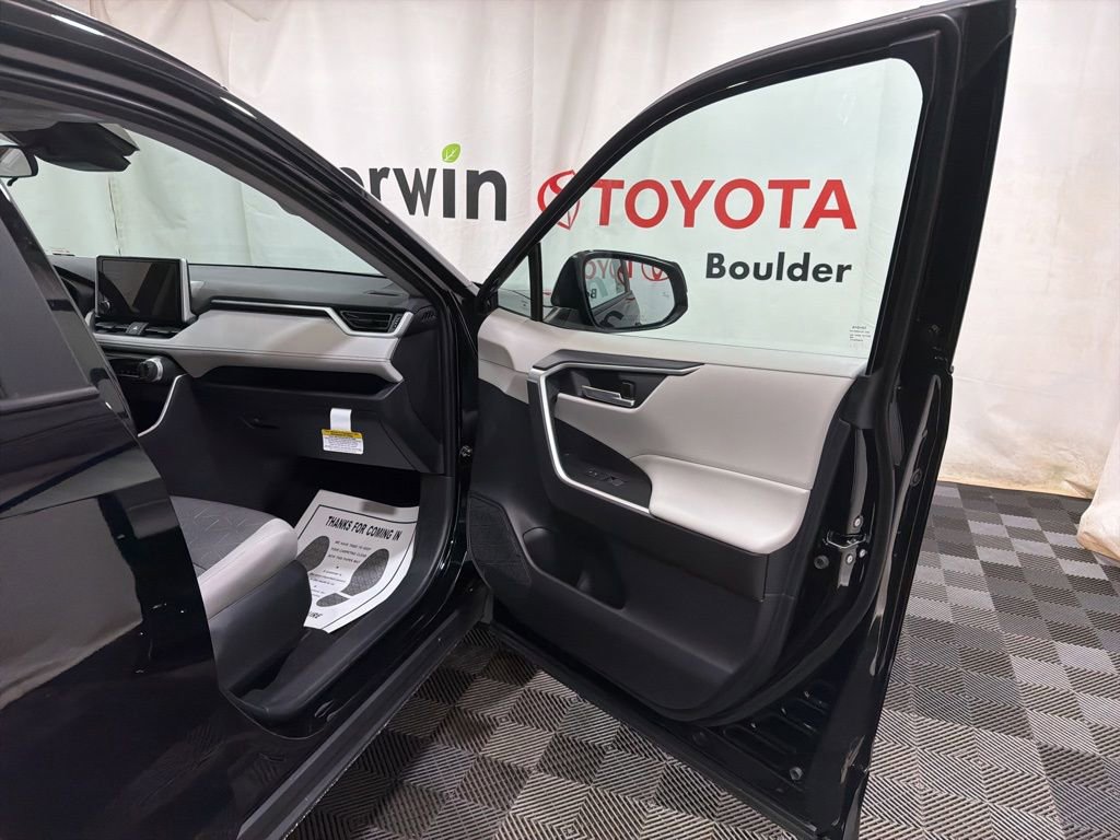 Used 2025 Toyota RAV4 XLE image 10