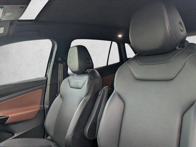 Used 2021 Volkswagen ID.4 Pro S image 17