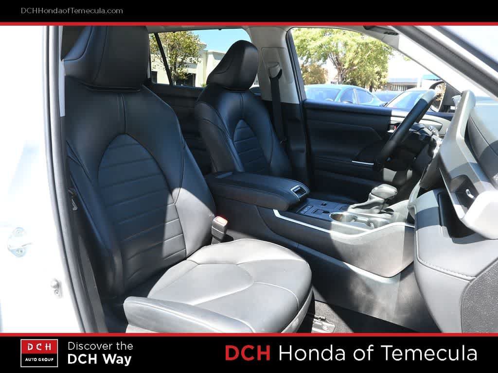 Used 2022 Toyota Highlander XLE FWD image 21