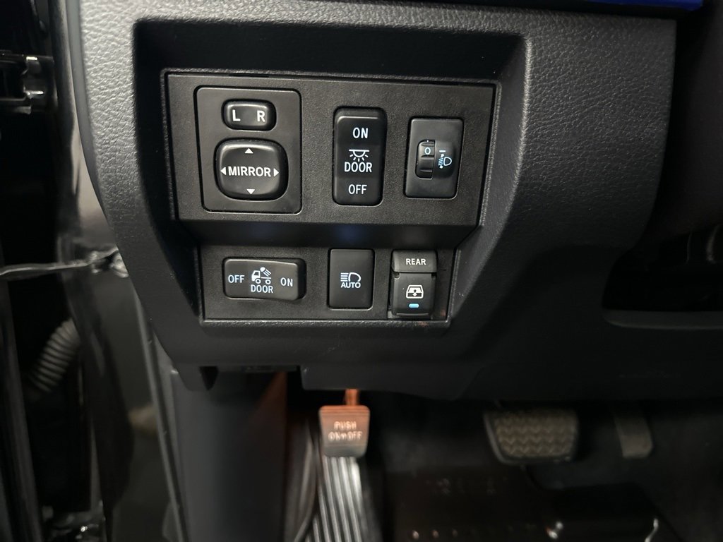 Used 2018 Toyota Tundra SR5 image 31