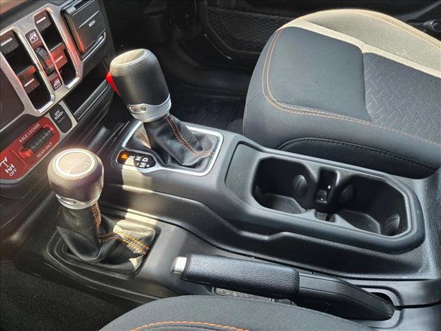 Used 2023 Jeep Gladiator Mojave w/ LED Lighting Group AWD/4WD image 15