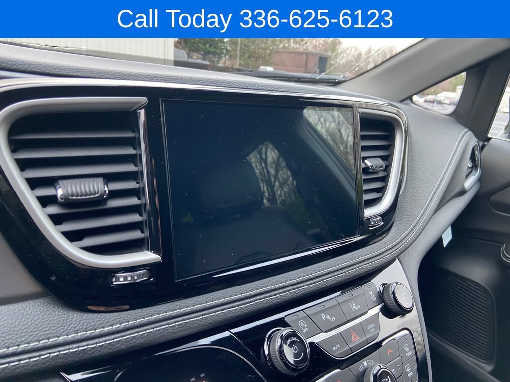 New 2026 Chrysler Pacifica Select FWD image 19