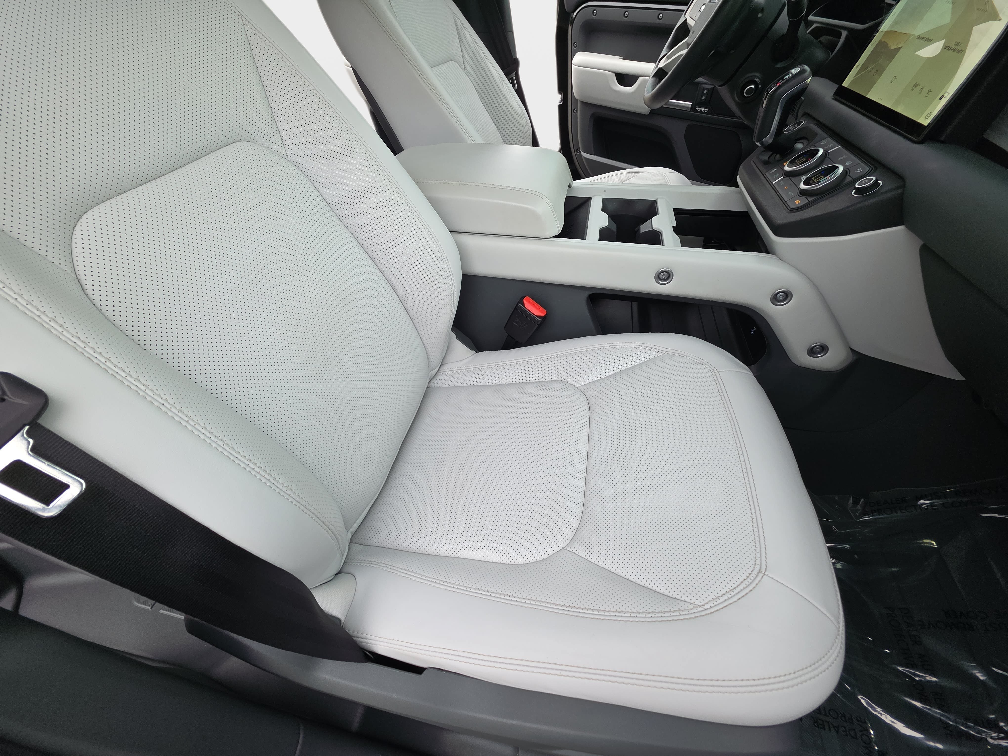 Certified 2025 Land Rover Defender 130 X-Dynamic SE AWD/4WD image 10