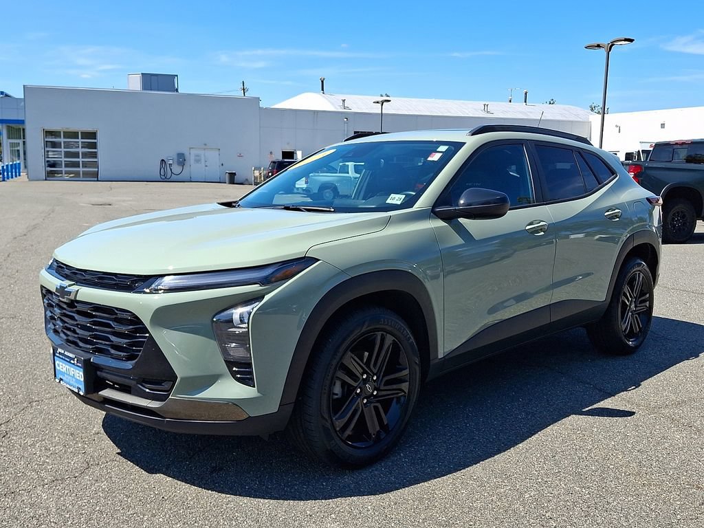 Certified 2024 Chevrolet Trax ACTIV w/ Sunroof Package FWD image 3