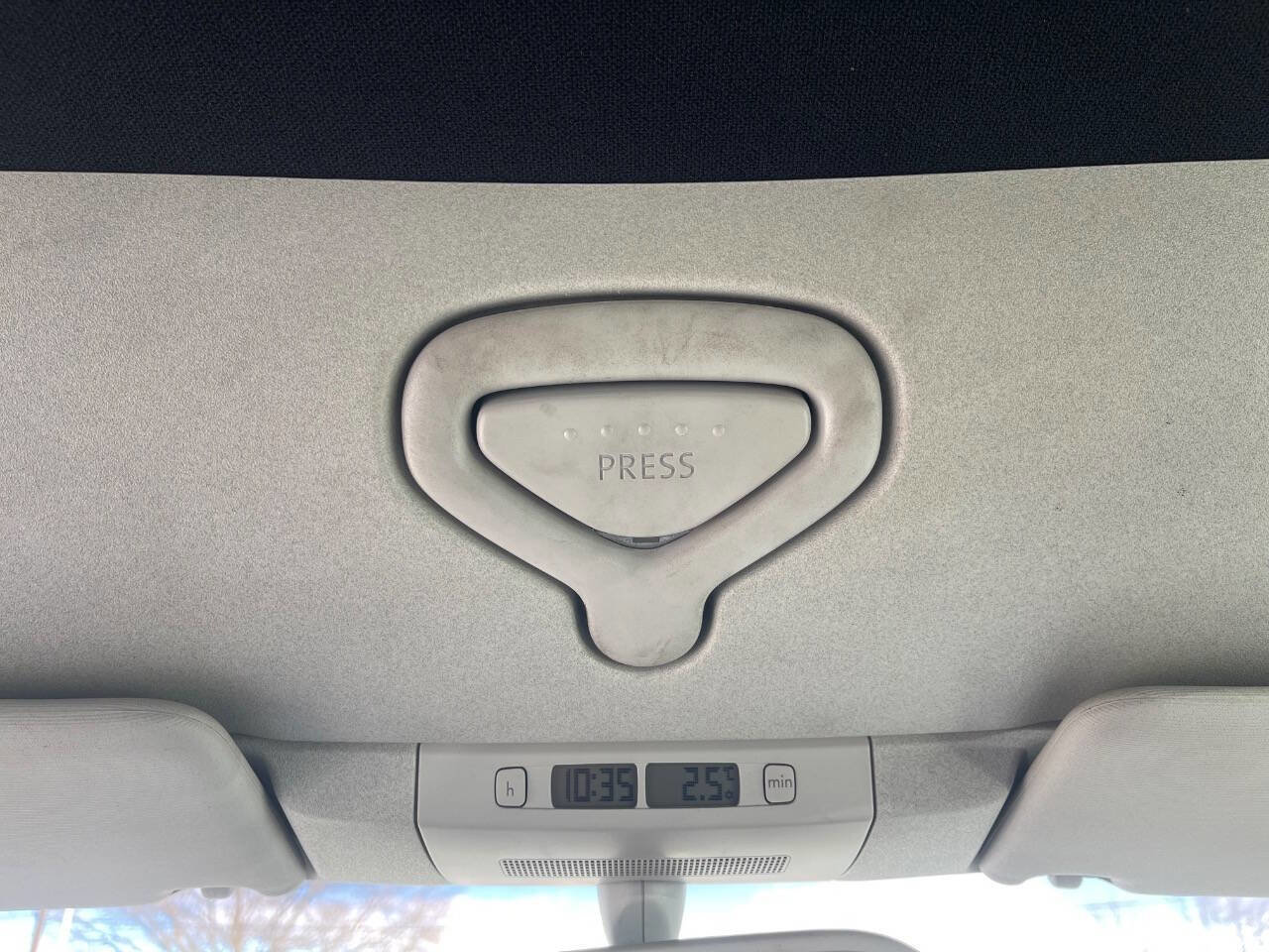 Used 2006 Volkswagen Beetle 2.5 PZEV 2dr Convertible (2.5L image 25