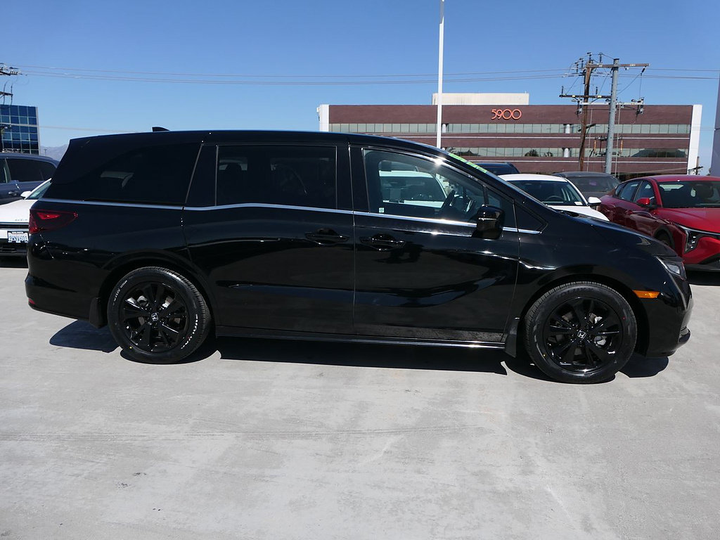 Used 2023 Honda Odyssey Sport image 2