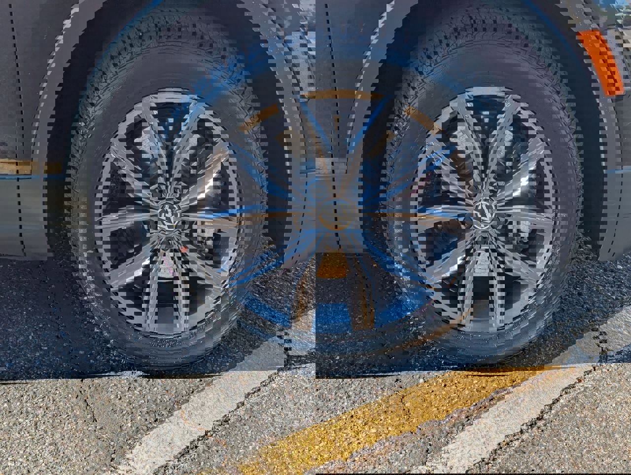 Used 2023 Volkswagen Tiguan SE FWD image 10