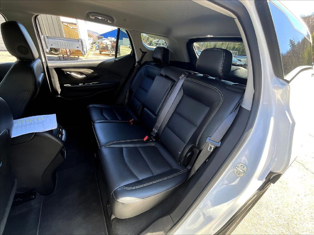Used 2024 GMC Terrain SLT AWD/4WD image 15