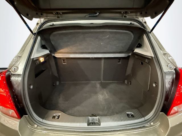 Used 2022 Chevrolet Trax LT w/ LT Convenience Package image 24