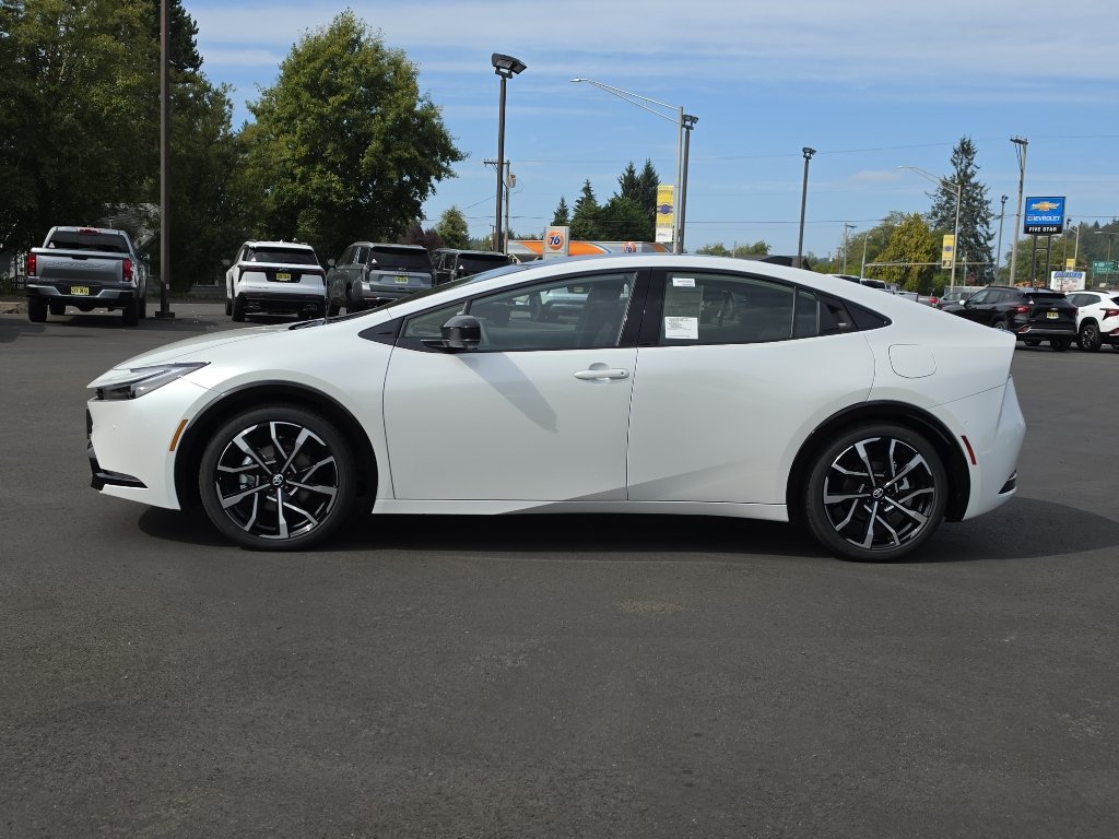 New 2027 Toyota Prius Plug-In Hybrid FWD image 6