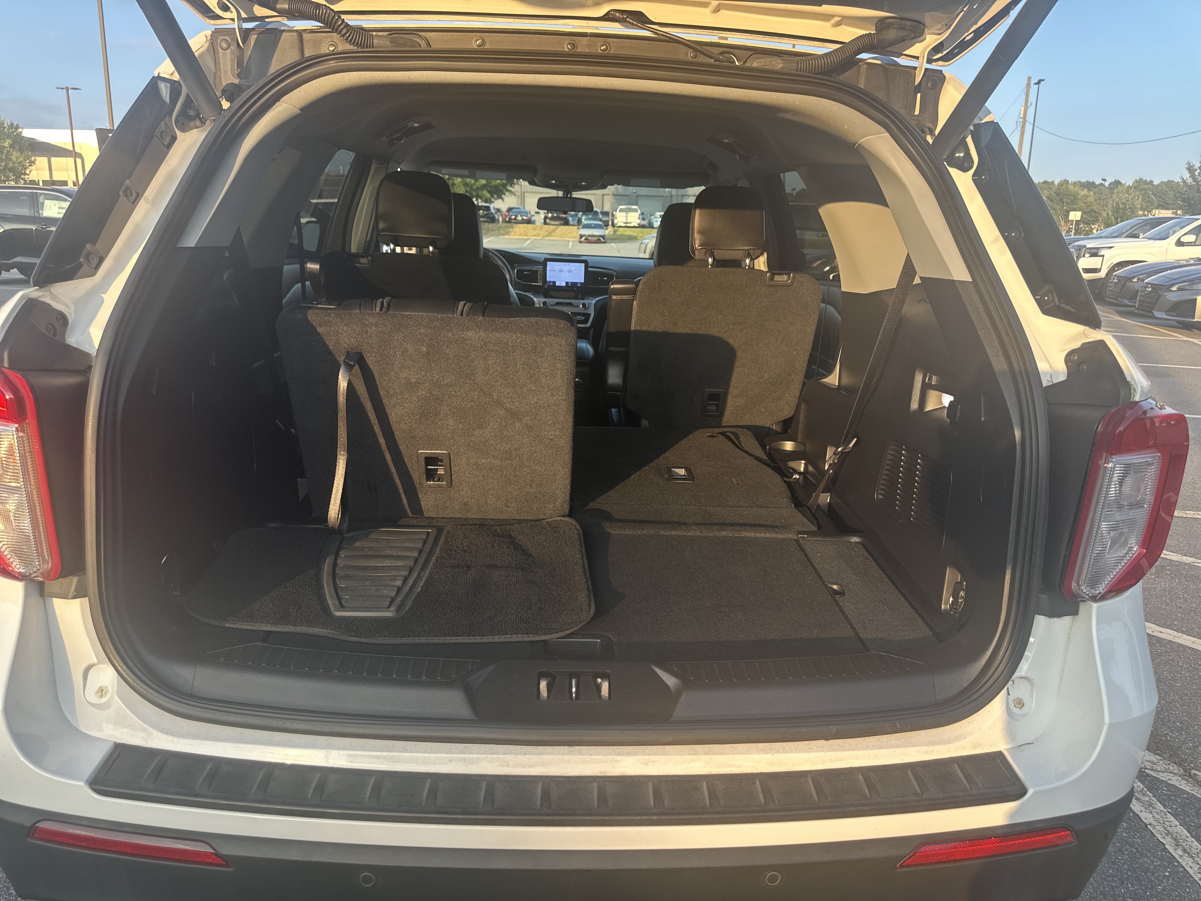 Used 2021 Ford Explorer XLT w/ Equipment Group 202A RWD image 24