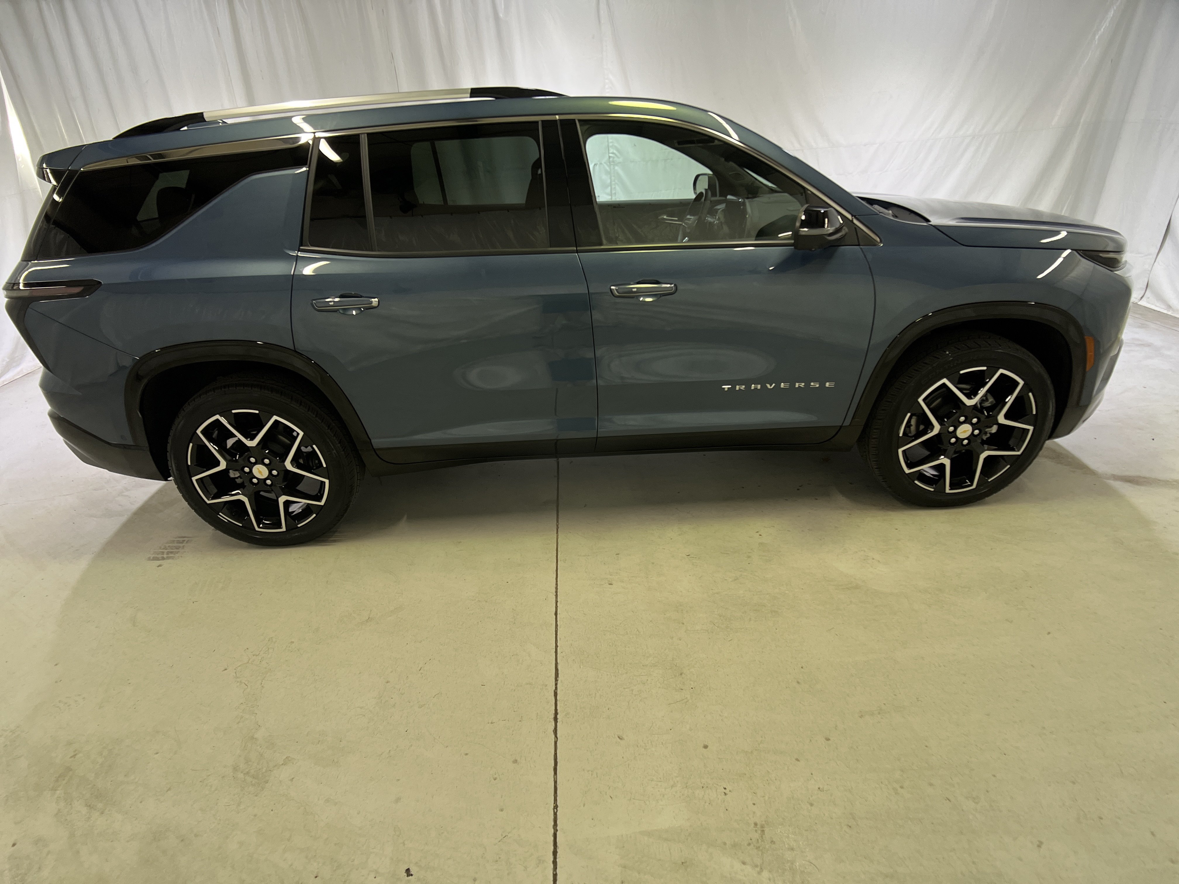 Used 2026 Chevrolet Traverse High Country FWD image 12