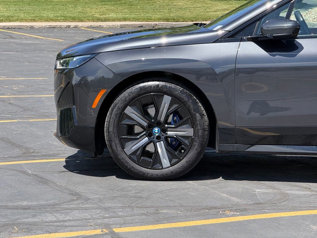 Used 2025 BMW iX xDrive50 w/ Premium Package AWD/4WD image 8