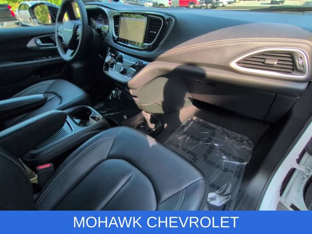 Used 2024 Chrysler Pacifica Limited FWD image 29