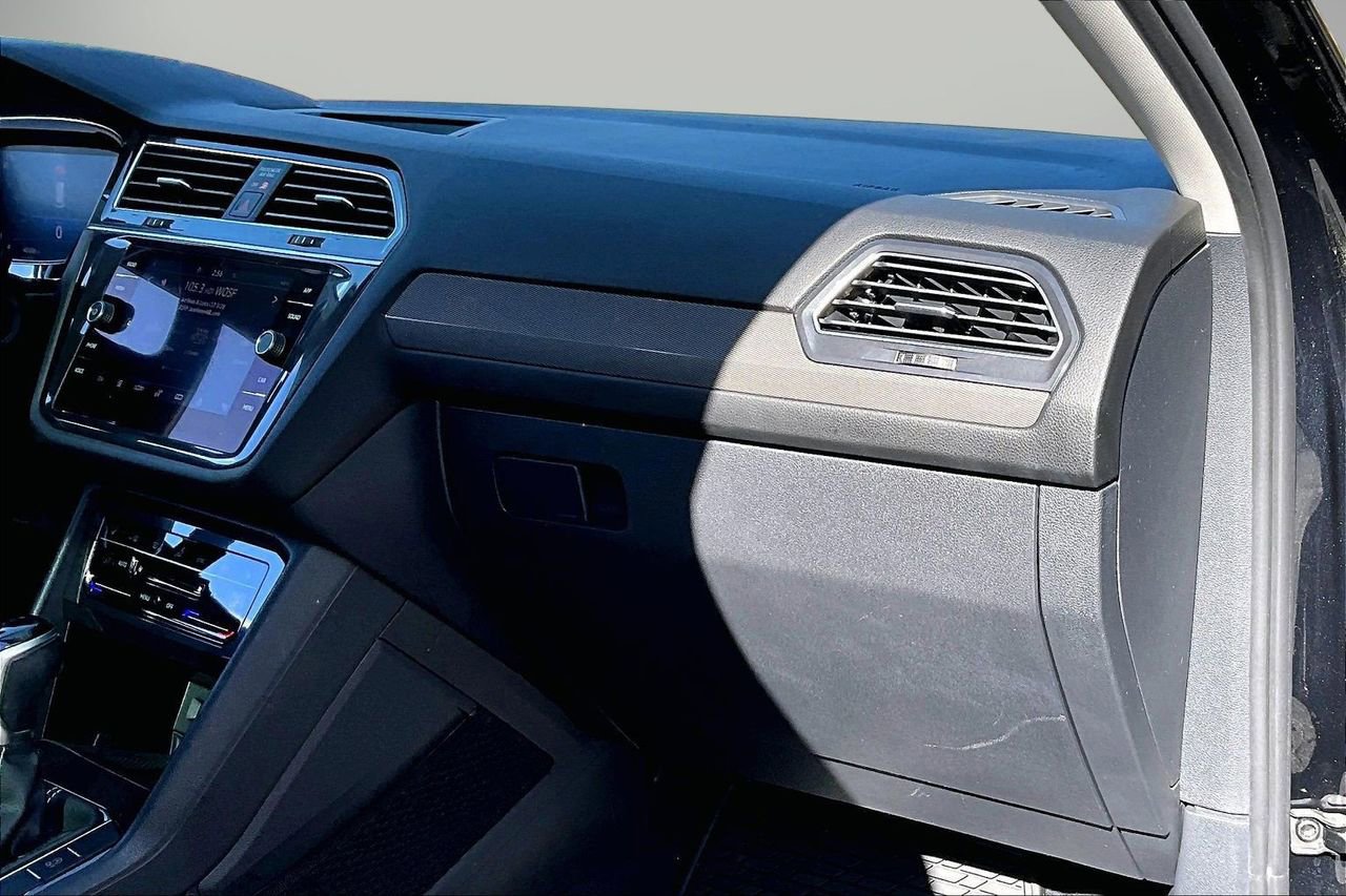 Used 2022 Volkswagen Tiguan SE w/ Panoramic Sunroof Package image 20