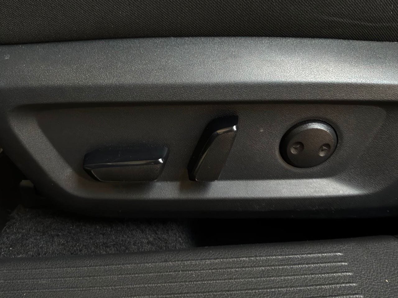 Used 2025 Nissan Rogue SV FWD image 11