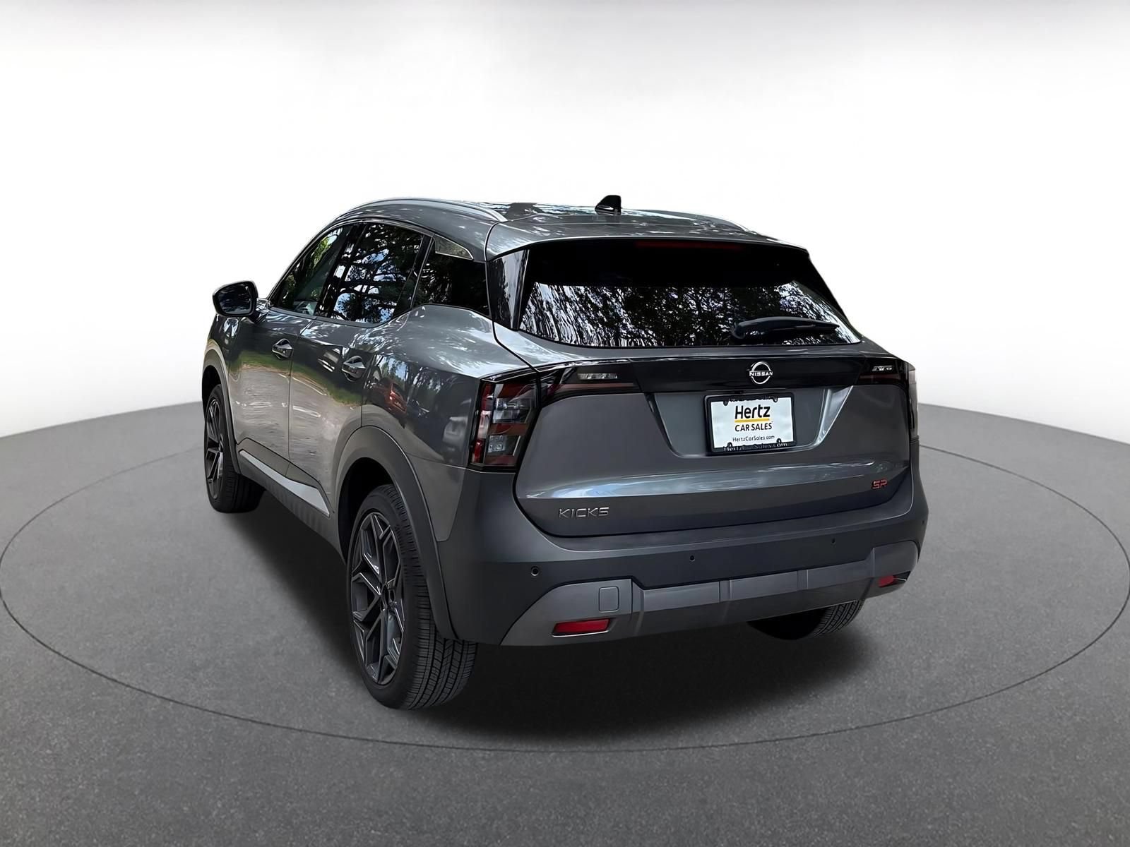 Used 2026 Nissan Kicks SR FWD image 2