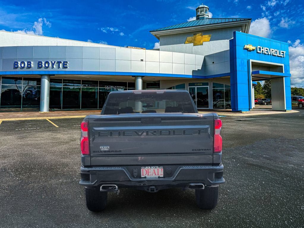 Used 2021 Chevrolet Silverado 1500 Custom Trail Boss w/ LPO, Dark Essentials Package AWD/4WD image 4