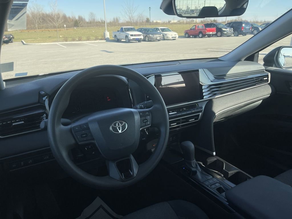 Used 2025 Toyota Camry LE w/ Convenience Package image 17