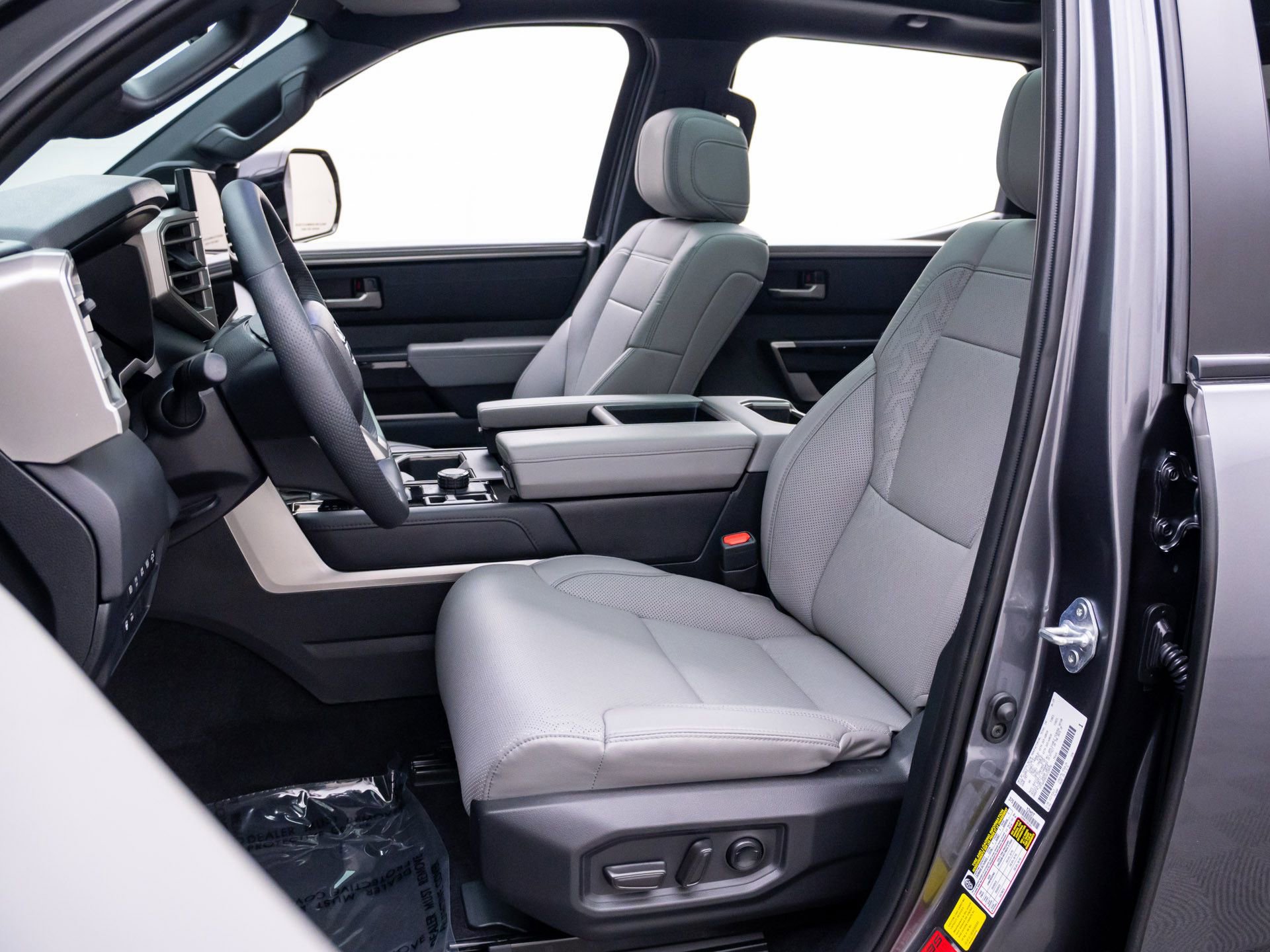 Used 2025 Toyota Tundra Limited AWD/4WD image 15