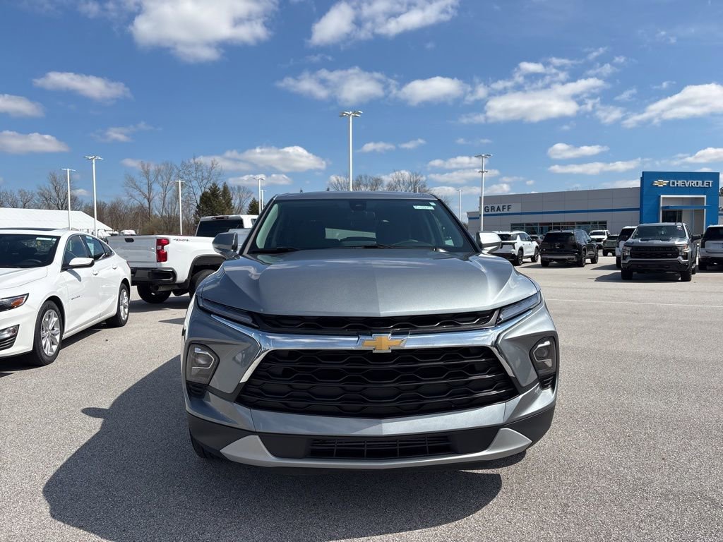 Used 2025 Chevrolet Blazer LT image 2