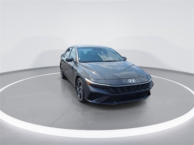 New 2025 Hyundai Elantra SEL image 2