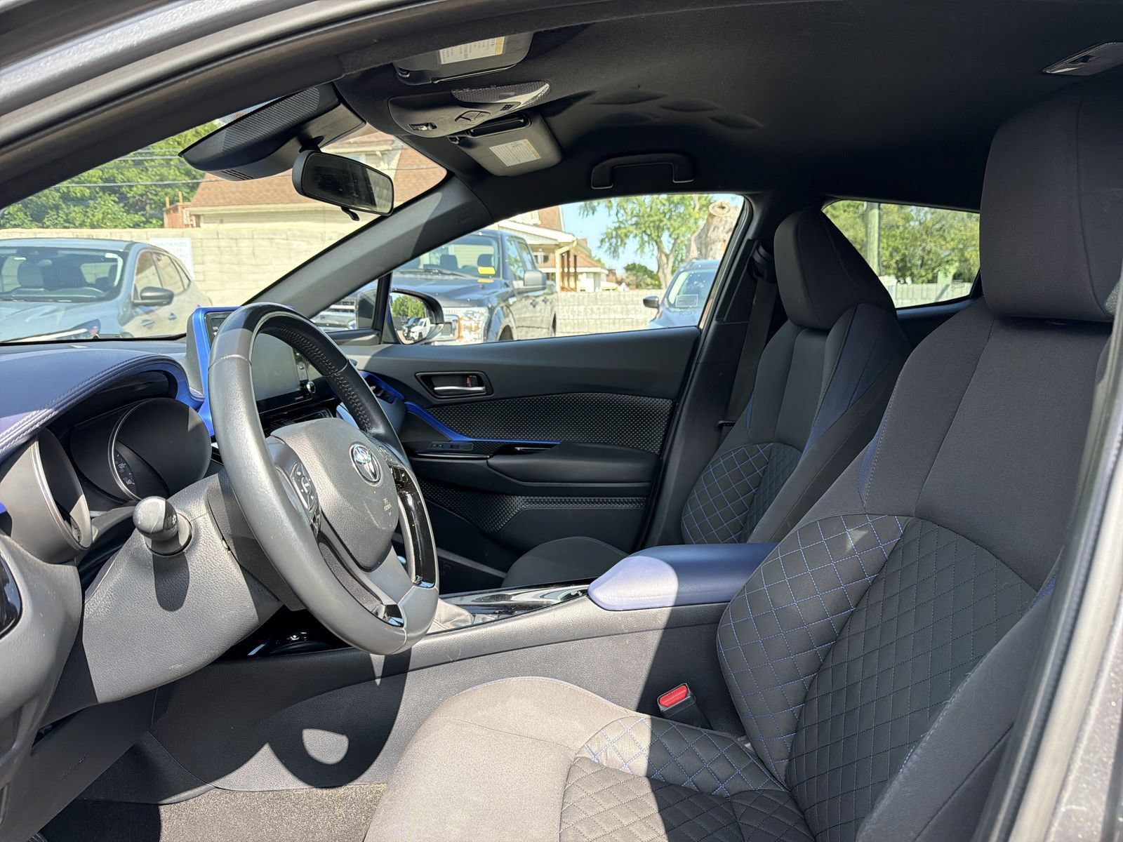 Used 2022 Toyota C-HR XLE FWD image 11